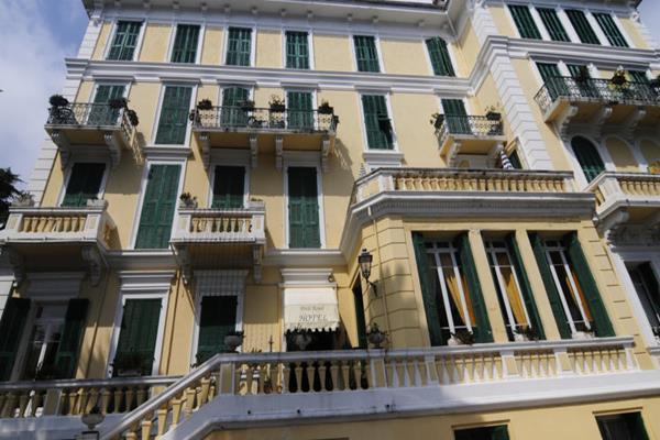 Hotel Petit Royal Ospedaletti Exterior foto
